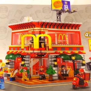 4 In 1 Mini Street View LED McDonalds Restaurant